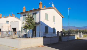 VENDESI PORZIONE DI FABBRICATO CORTONA